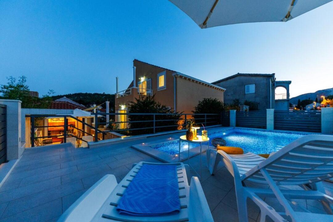 Villa "Amber" Luxury Apartments With A Pool Mlini Rum bild